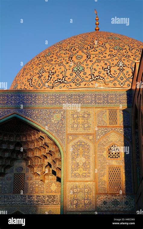 Detail Of The Dome Sheikh Lotfollah Mosque Esfahan Iran Stock Photo