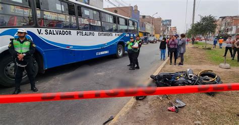 Carabayllo Motociclista Fallece Tras Accidente Contra Dos Buses De Transporte Público