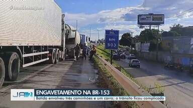 Ja Edi O Acidente Entre Tr S Caminh Es E Um Carro Deixa Tr Nsito