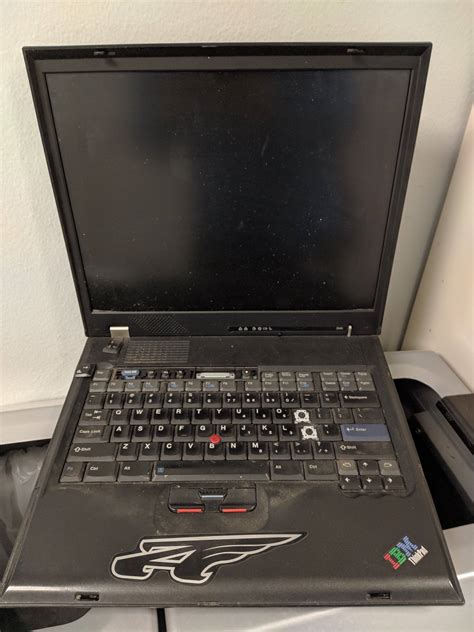 Saw This Old Ibm Thinkpad G40 Sitting On A Trash Can At Work R Thinkpad