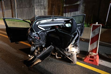 Ebersbach Uhingen Unfall Am Samstagabend Auf Der B Eine Person