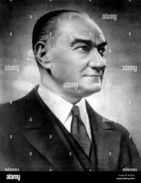 Portrait Von Mustafa Kemal Atat Rk Der Gr Nder Der T Rkischen Republik