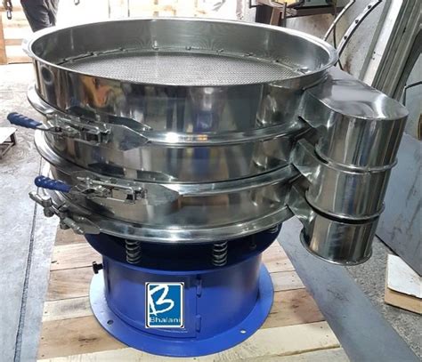 SS304 Stainless Steel Gyratory Screen Separator 440 V Capacity 1000