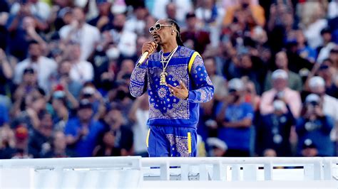 Super Bowl: Halftime Show Features Dr. Dre, Snoop Dogg, Eminem, More ...