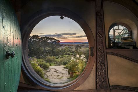 Von Auckland Aus Waitomo Hobbiton Bustour Mit Mittagessen GetYourGuide