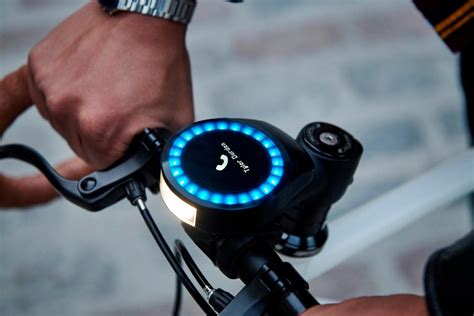 Smarthalo 2 Bike Computer Puts Fitness Info In A Cyclist S Field Of View