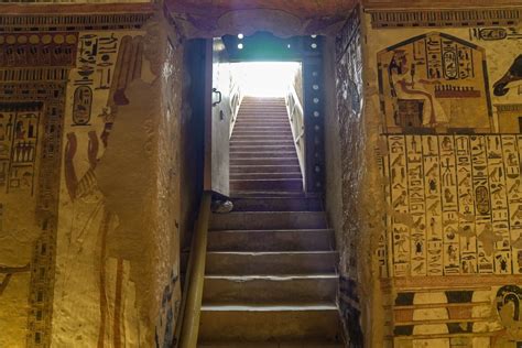 Dentro De La Tumba De Nefertari En El Valle De Las Reinas