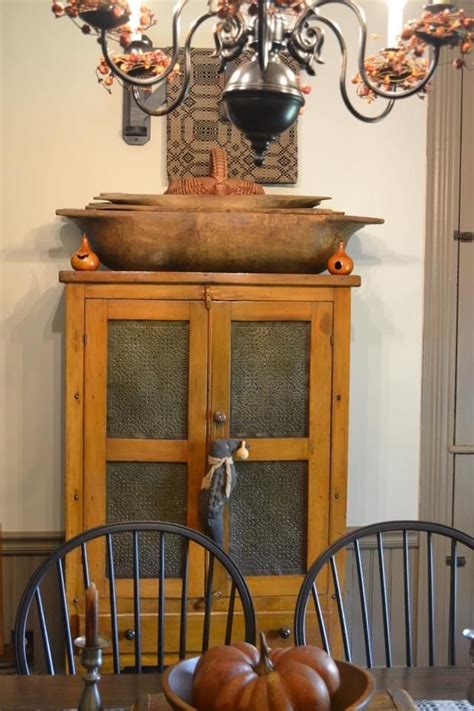 Pin By Angi Iffland On Decorating Farmhouse Primitive Furniture Primitive Decorating Country