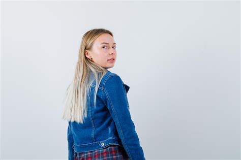 Jeune Femme Blonde Charmante Isol E Photo Gratuite