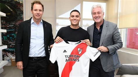 Juanfer Quintero Firmó Su Contrato Y Fue Presentado Como Jugador De River Diario Panorama