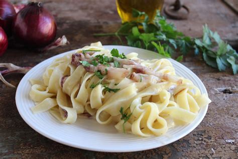 Pasta Con Crema Di Parmigiano E Pancetta Ricetta Facile E Cremosa