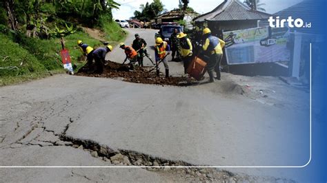 Jokowi Siapkan Rp15 T Untuk Perbaikan Jalan Daerah Pada 2024