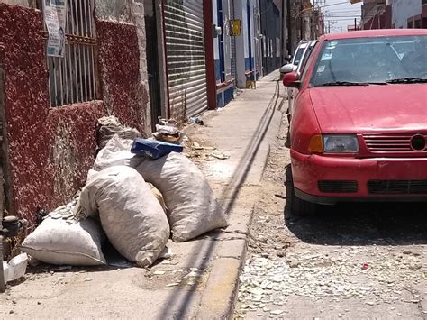 Invaden Banquetas En La Obreg N