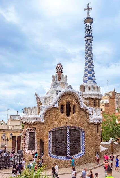 Edifício De Entrada Para O Parc Guell Foto Premium