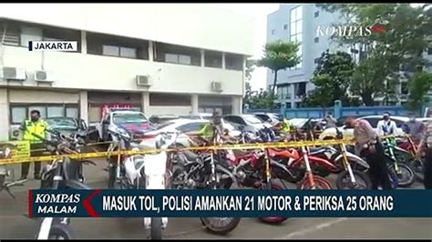 Rombongan Pesepeda Motor Nekat Melintas Di Tol Layang Dalam Kota Kelapa