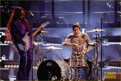 Her Performs Rock Medley With Lenny Kravitz And Travis Barker At