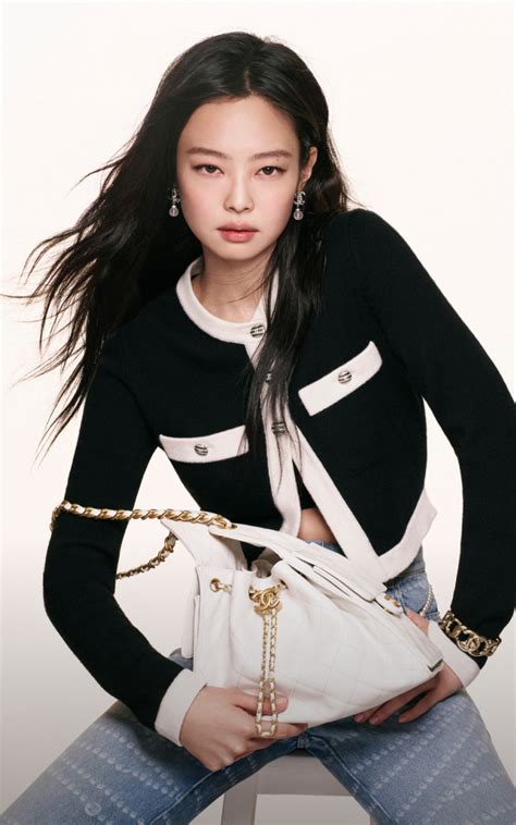 CHANEL Official Website: Fashion, Fragrance, Beauty, Watches, Fine