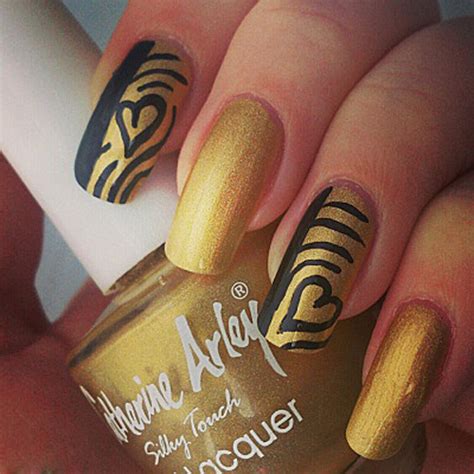 6 Best Gold Nail Art Designs | Styles At Life