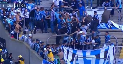 Incre Ble Duelo Entre Gremio Y Cruzeiro Se Interrumpe Por Pelea De