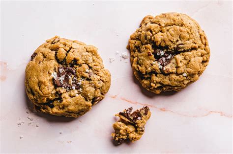 Vegane Chocolate Chip Cookies · Eat This