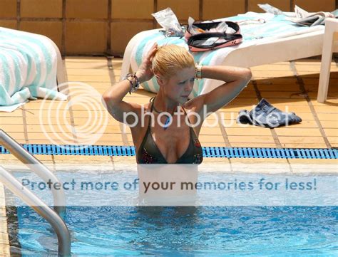 Celebrity Paparazzi Bikini Tara Reid