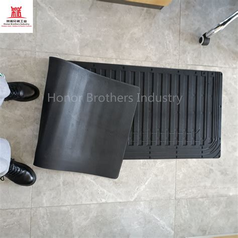 Waterproof Cargo Box Bed Liner Heavy Duty Rubber Utility Truck Bed Tailgate Mat China Tailgate