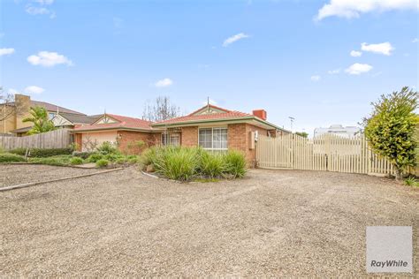 4 Kenswick Drive Hillside VIC 3037 Domain