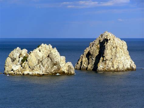 ГУРЗУФ. СКАЛЫ АДАЛАРЫ | Символы, Дом