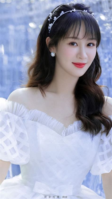 Dương Tử xuất sắc vượt qua hàng loạt cái tên lớn để lọt TOP sao hot nhất Châu Á Địch Lệ Nhiệt