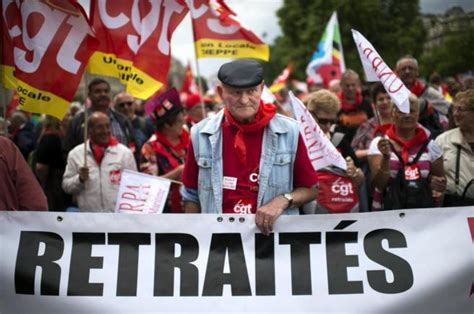 Los Jubilados Franceses Se Manifiestan Por Las Pensiones