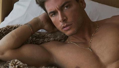 Andrea Denver Hot L Ex Gieffino In Slip Mostra Il Pacco Bitchyx