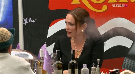 Gjesti e quajti mami milf Drenusha thotë se u ofendua shumë nga ai Klan Kosova