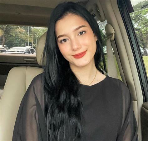 Inilah Profil Biodata Dan Pesona Yasmin Ow Tunangan Aditya Zoni Yang