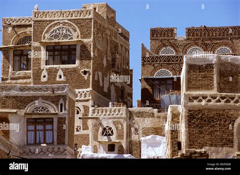 Traditional houses downtown Sanaa Yemen Stock Photo - Alamy