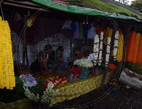 Image Of Guwahati Assam India September 7th 2016 Flower Vendors In Flower Market Xc941975 Picxy