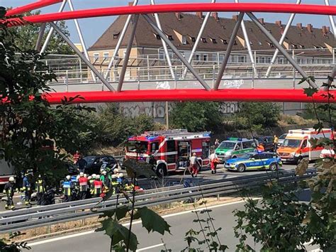 N Rnberg Unfall Auf A Mit Geisterfahrer Und Bus Bilder