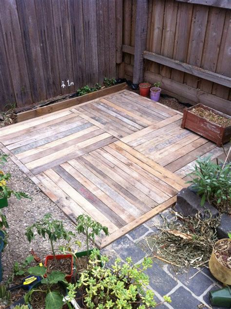 Build A Pallet Deck Homedit