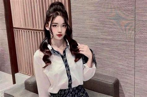 Nghi vấn tiền vệ U Việt Nam toang hot girl nóng bỏng