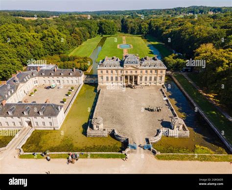 France Essonne le Val Saint Germain le château du Marais vue