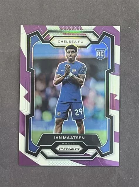 2023 24 PANINI PRIZM EPL 194 Ian Maatsen Rayures Violettes Et Blanches