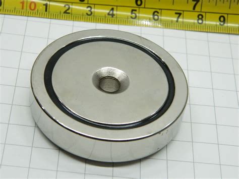 Magnete Calamita Al Neodimio Foro Svasato Base Acciaio Mm 60x15 Tenuta