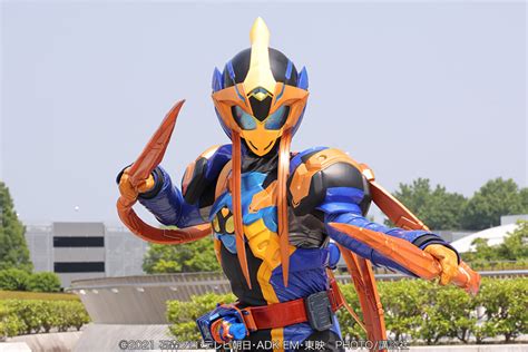 【仮面ライダーリバイス】仮面ライダーインビンシブルジャンヌの勇姿！ ｜講談社