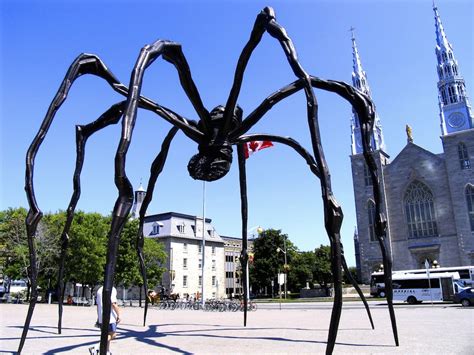 Las 26 Esculturas Urbanas Más Creativas Del Mundo Louise Bourgeois Public Art Famous Sculptures