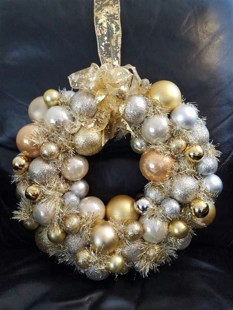 Christmas Wreath In Silver, White And Gold 🎅 🎄 🌟 : r/ChristmasDecorating