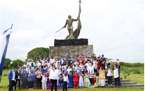 Servidores públicos rinden homenaje a los héroes de la batalla de San