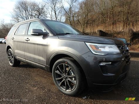 Magnetic Metallic 2018 Ford Explorer XLT 4WD Exterior Photo 125546016