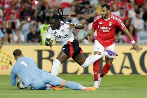 Benfica Sofre Primeira Derrota Da Pr Poca Frente Ao Fulham De Marco