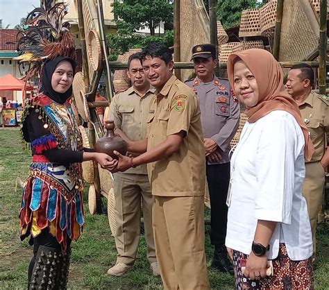 Arak Arakan Peringati Tahun Candi Borobudur Sebagai Warisan Dunia