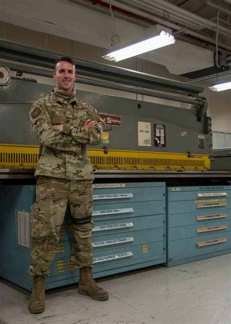 301 FW MXS Airman Holds The F 16 Mission Together 301st Fighter Wing