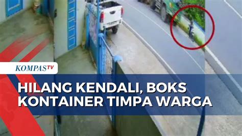 Truk Hilang Kendali Boks Kontainer Terlepas Dan Timpa Warga Di